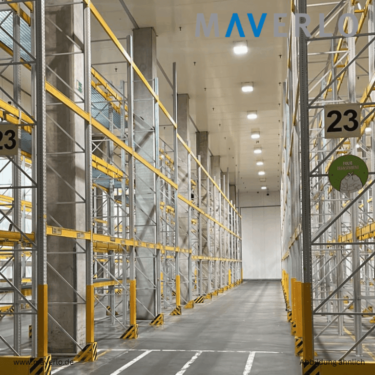 etailaufnahme eines gebrauchten Bito Palettenregalsystems, bestehend aus robusten Rahmen und stabilen Traversen in verschiedenen Längen und Tragfähigkeiten, ideal für den Einsatz in industriellen Lagerumgebungen zur effizienten und sicheren Lagerung von Paletten. Die Regale sind zusätzlich mit Schutzvorrichtungen wie Stützenschutz, Rammschutz und Anfahrschutz ausgestattet, um die Struktur vor Beschädigungen zu bewahren und die Lebensdauer des gesamten Systems zu verlängern. Dieses gebrauchte Lagersystem bietet eine kostengünstige und qualitativ hochwertige Lösung zur Optimierung von Lagerflächen in verschiedenen Branchen.
