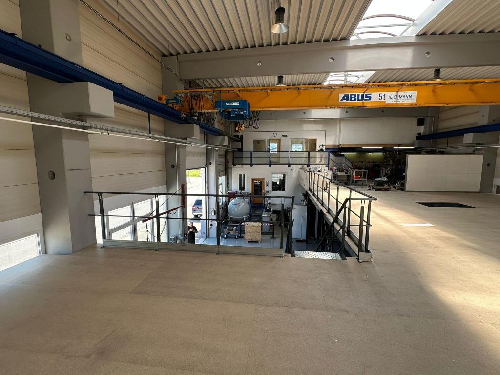 Lagerbühne nutzt die Hallenhöhe für zusätzliche Lagerfläche