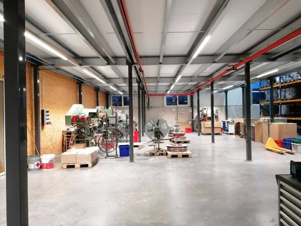 Lagerbühne mit Kranbahn