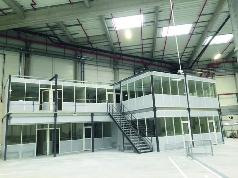 Bilder der Montage einer Lagerbühne - MAVERLO