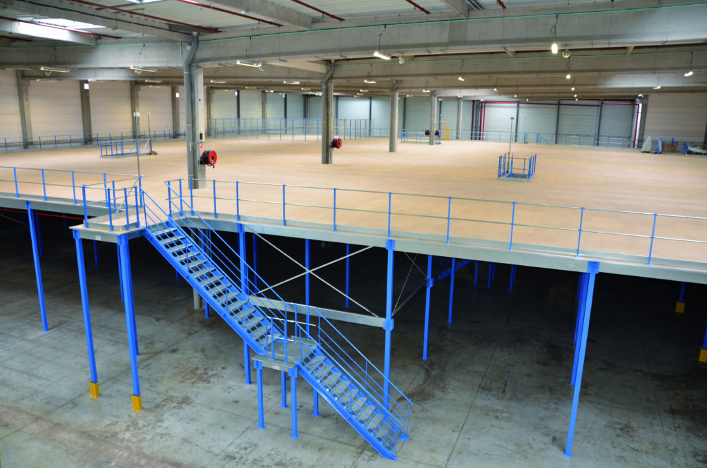 Lagerbühne für effiziente Kommissionierung im Lager