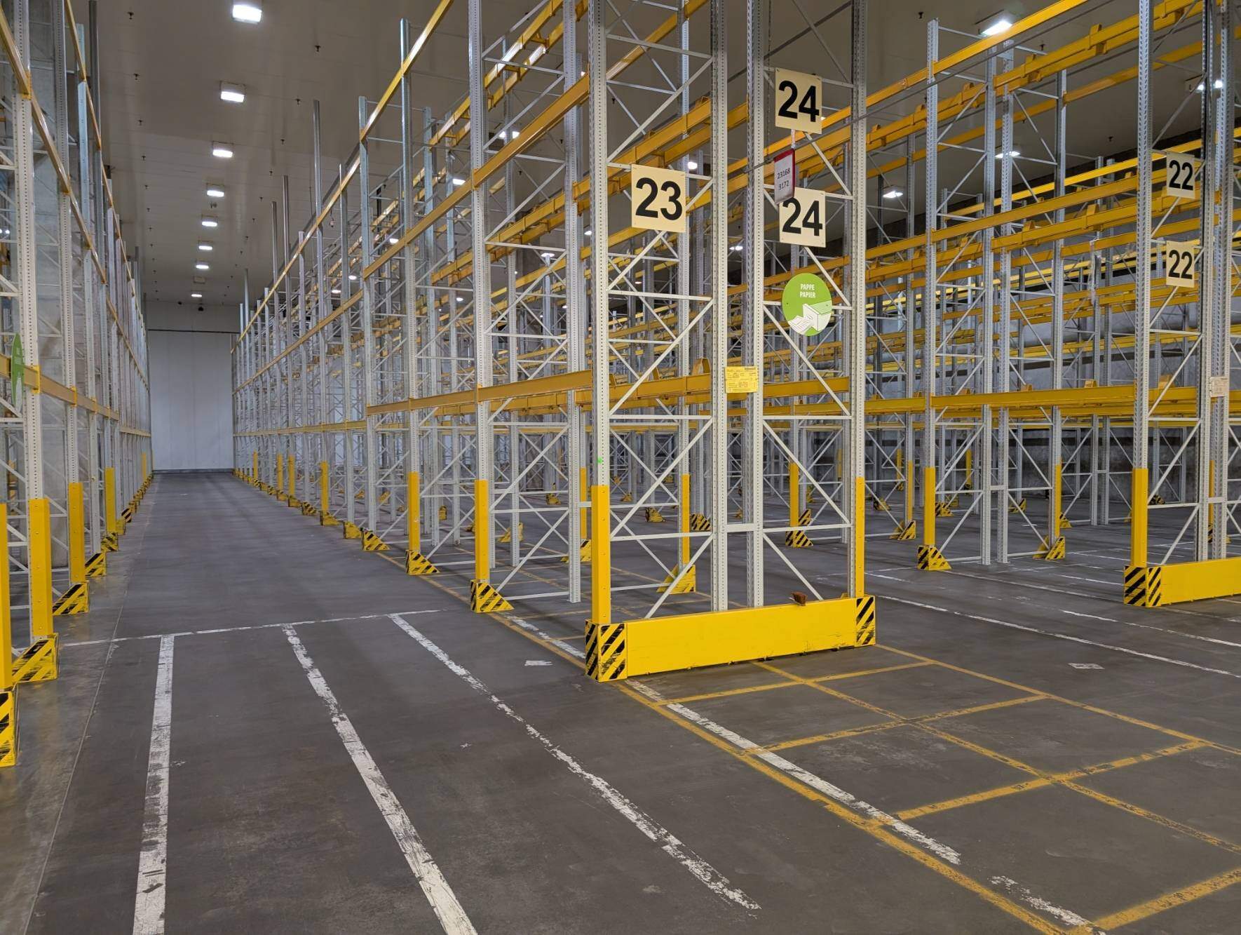 Fachgerechte Logistikanlagen Verwertung und Hochregal Demontage für nachhaltige Lagerlösungen
